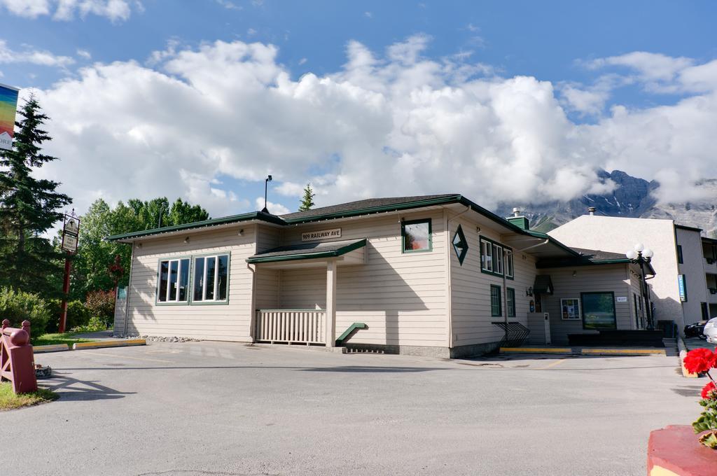 The Drake Inn Canmore Exterior foto
