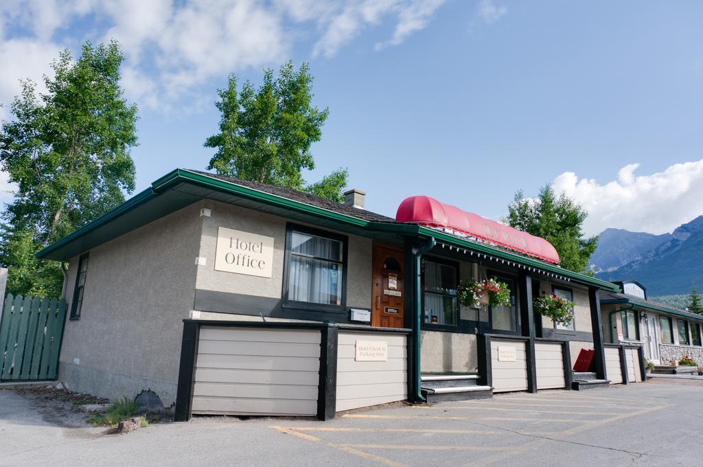 The Drake Inn Canmore Exterior foto