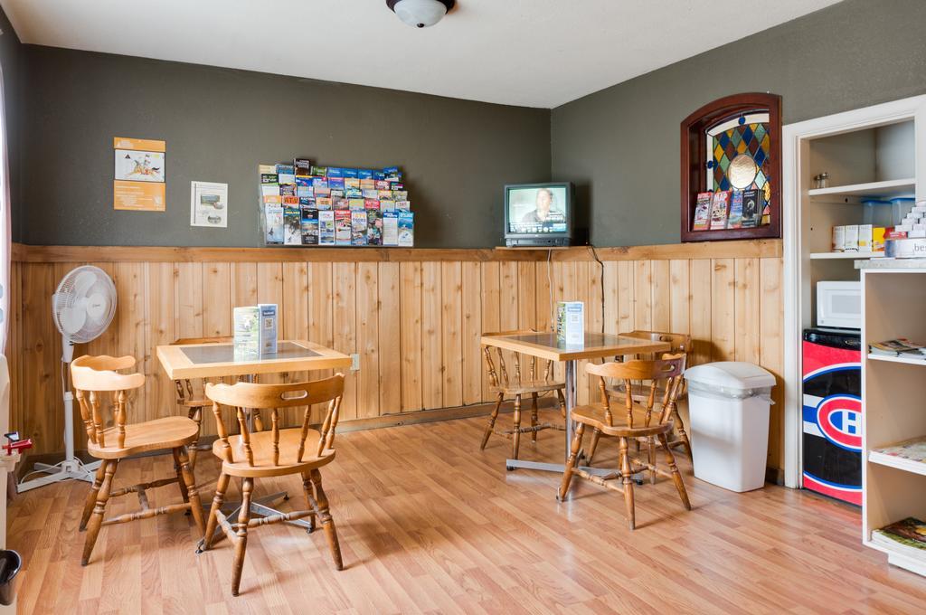 The Drake Inn Canmore Exterior foto